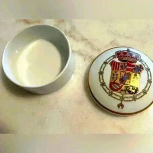 BIDASOA  PORCELAN TRINKET DISH WITH LID,  3” diameter, MADE IN SPAIN
